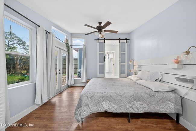 Photo - 4719 College St