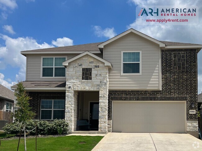 Building Photo - Large 3036 SF Home - 5 Bed/3 Bath + Media ...