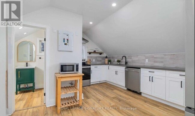 Photo - 659 Dolph St N Unit Upper