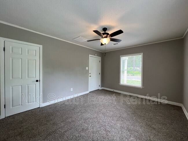 Photo - 875 N Holmes St