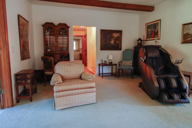 Photo - 729 N Washburn St