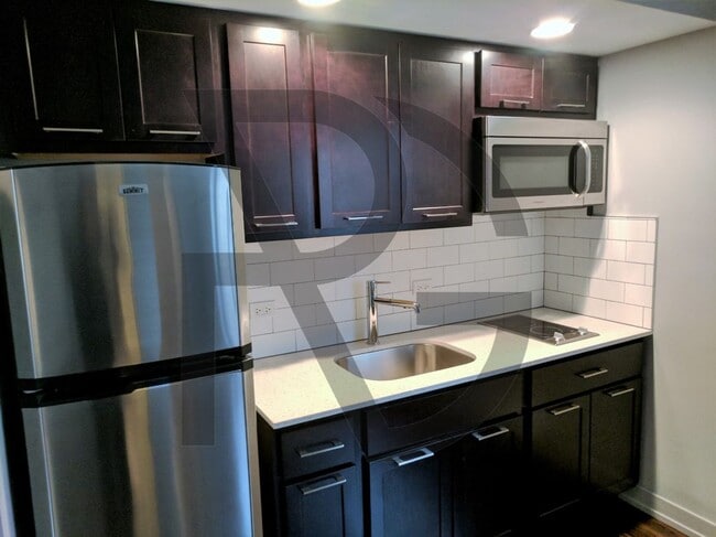 Building Photo - 6119 N Kenmore Ave Unit 309