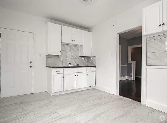 Building Photo - 362 1/2 reservoir street Rental