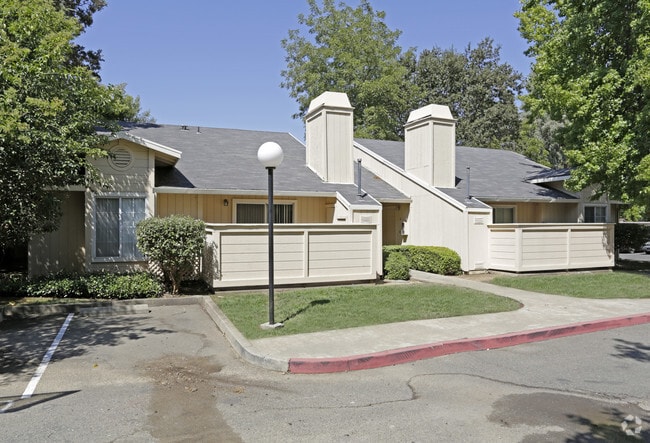 River Oaks Apartments Cottage