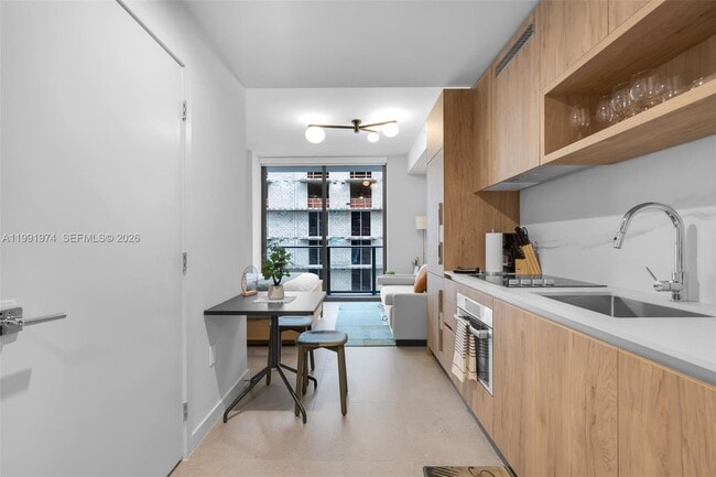 Building Photo - 11 NE 6th St Unit 2808