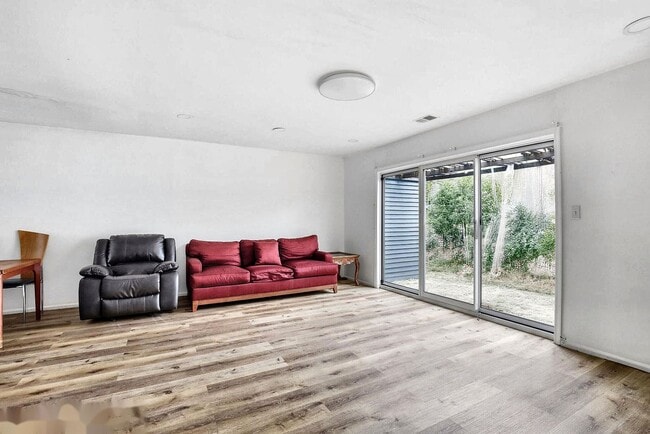 Photo - Charming 3BR Townhouse in Wyndham Place - Lakewood