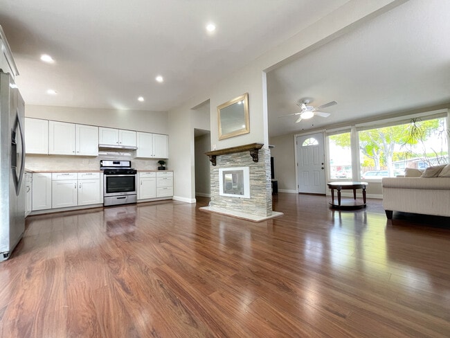 Photo - 758 Lakebird Dr