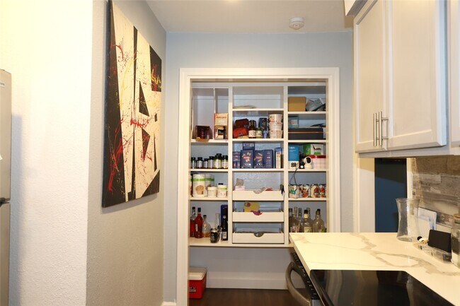 Building Photo - 2103 Place Rebecca Ln Unit D6