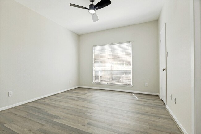 Building Photo - 2626 Holly Hall St Unit 605