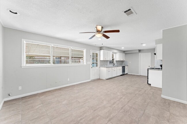 Photo - 314 Empress Dr