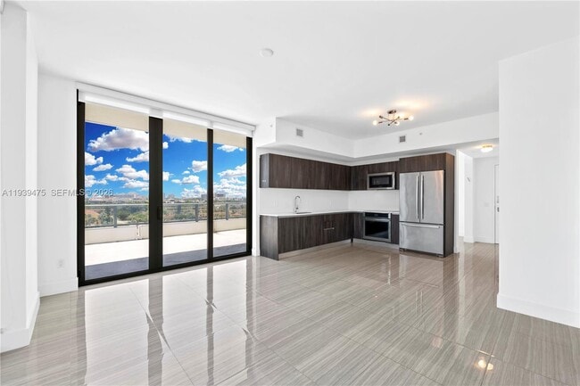 Building Photo - 2960 NE 207th St Unit 817