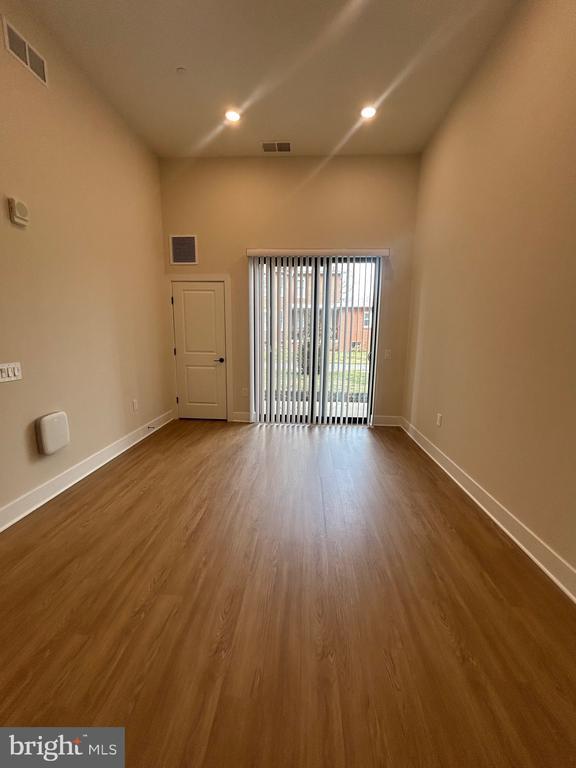 Photo - 624 Main St Unidad 107