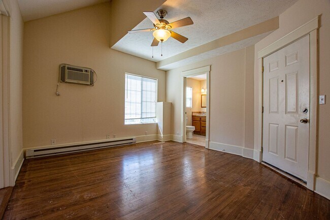 Photo - 133 S 38th St Unidad #2