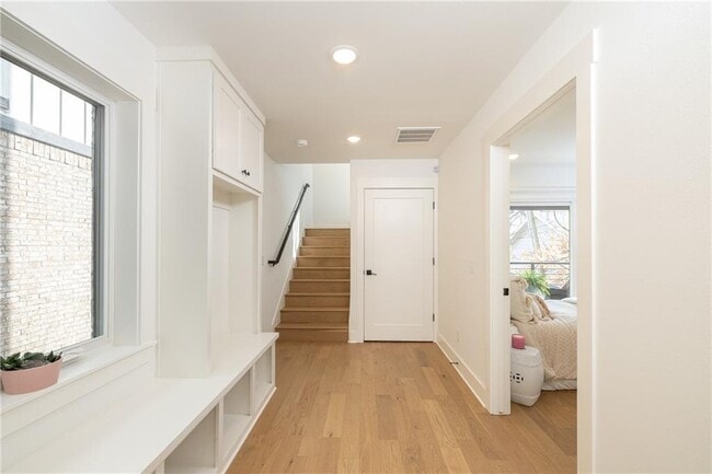 Photo - 207 W Lafayette St