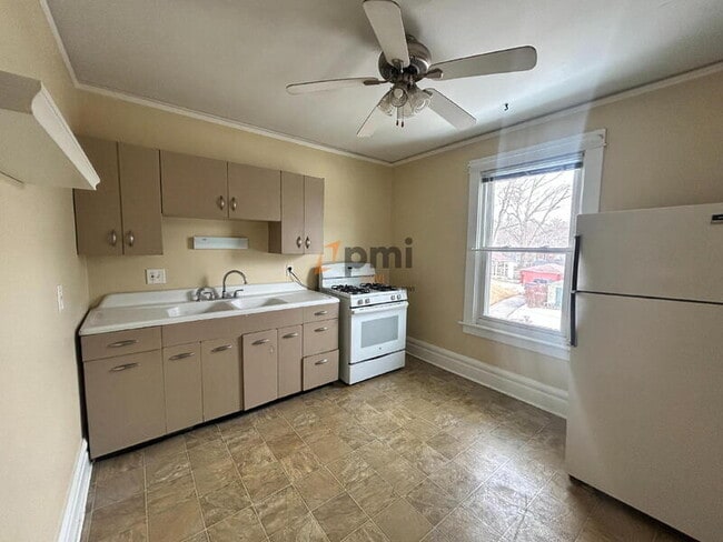 Photo - 207 Monroe St Unidad C