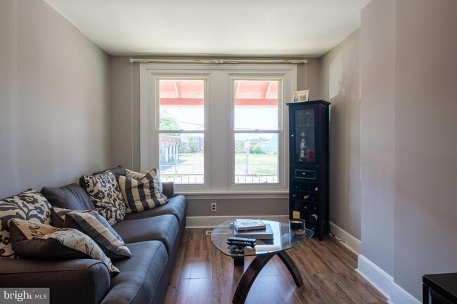 Photo - 701 E Barnard St