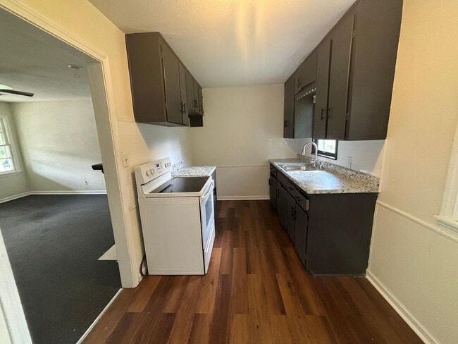 Photo - 2 Bedroom, 1 Bathroom Home with Spacious Family Room & Fenced Backyard