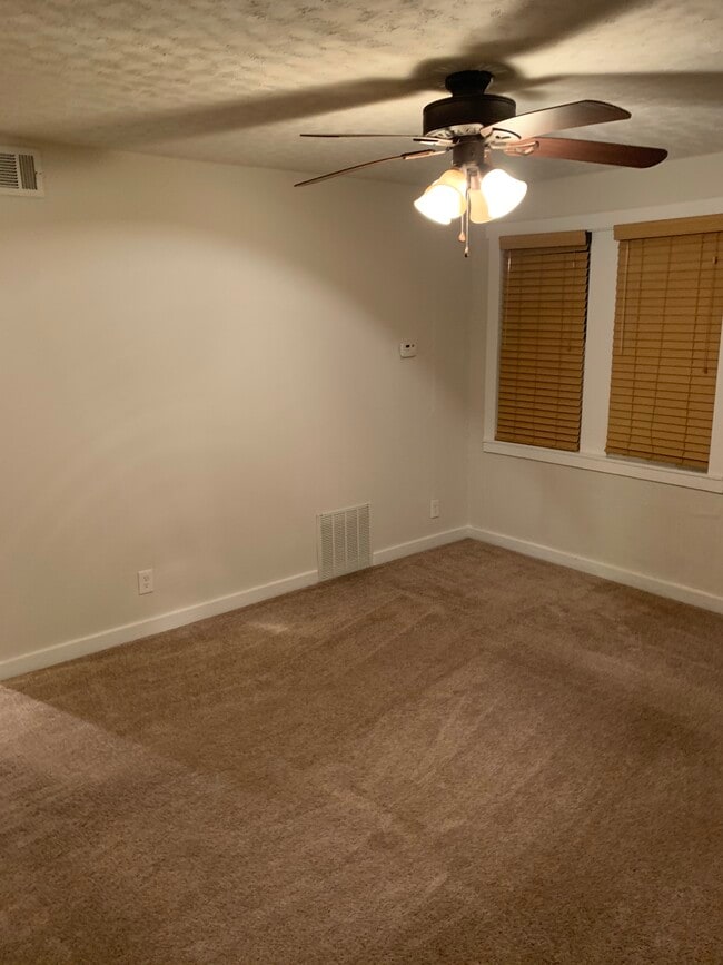 Building Photo - 279 Oak Dr Unit 279