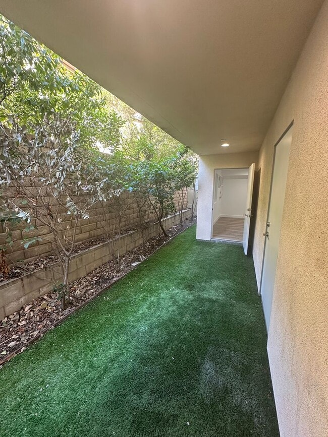 Chic & Private Ground-Level Studio | Priva... - Chic & Private Ground-Level Studio | Priva... Townhome