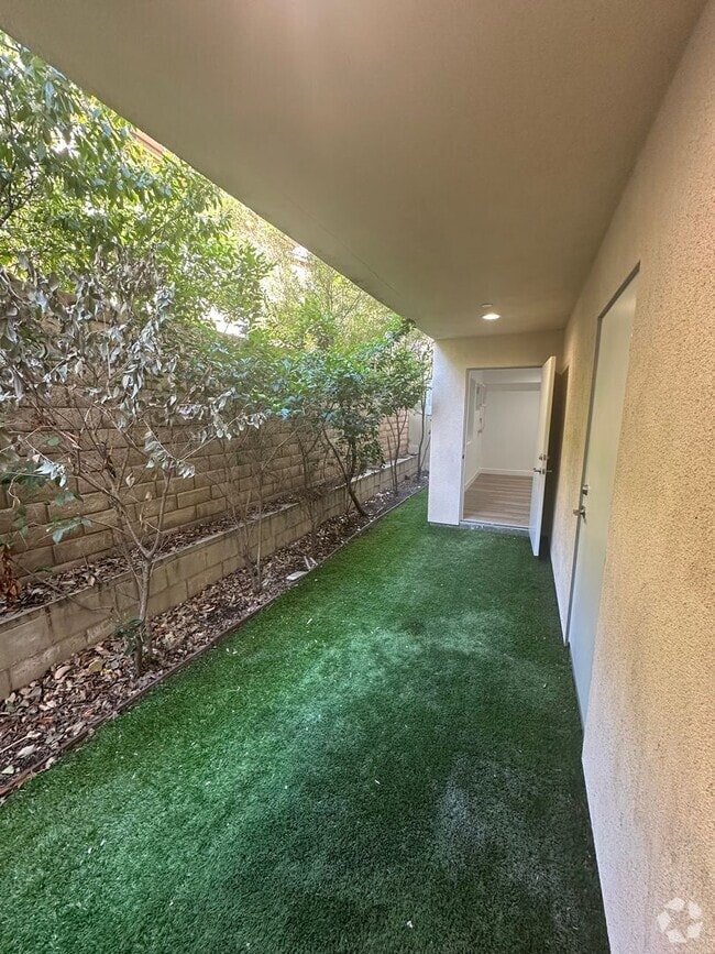 Building Photo - Chic & Private Ground-Level Studio | Priva... Rental
