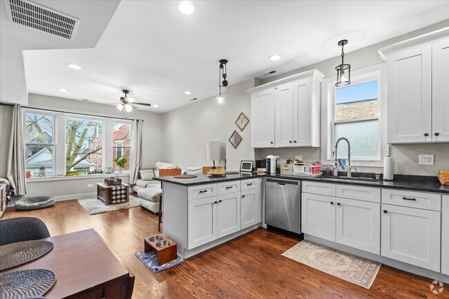 Building Photo - 2418 W Medill Ave Unit # 01 Rental