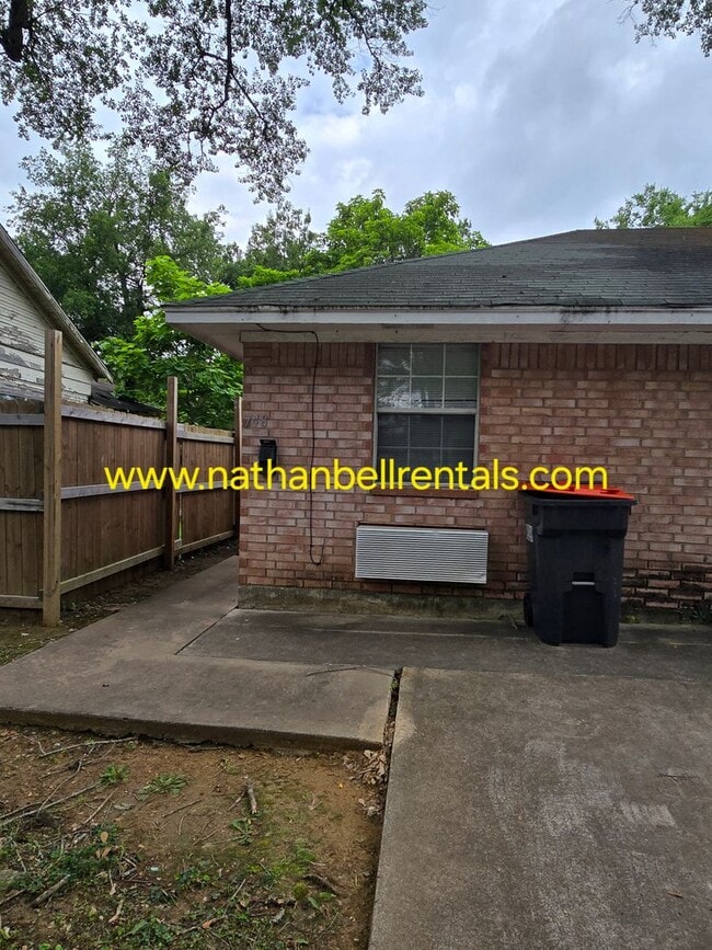 Photo - 748 8th St SE