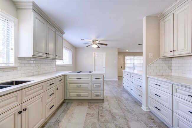 Photo - 9611 Greenwillow Dr