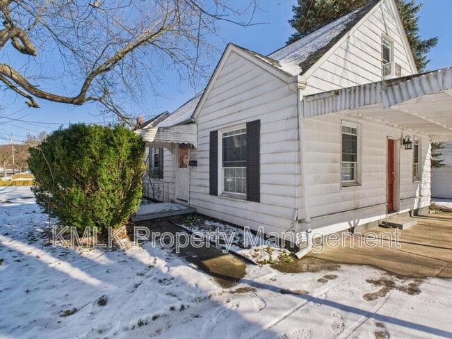 Photo - 871 Kennebec Ave