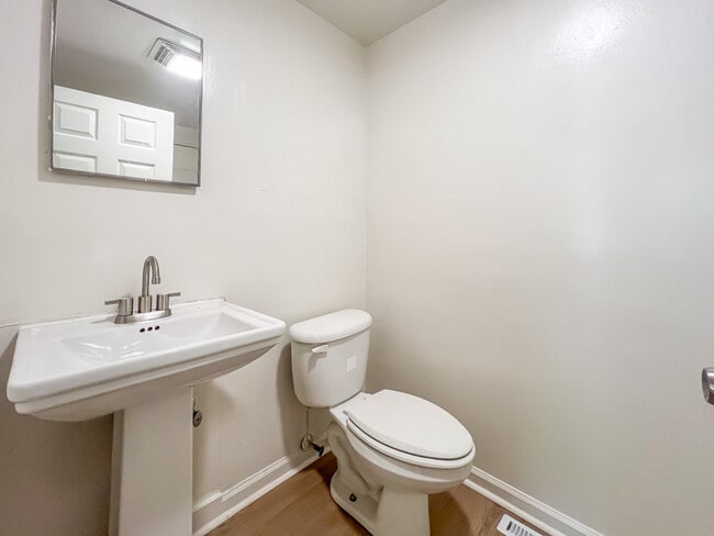 Photo - 7 Fox Hill Dr