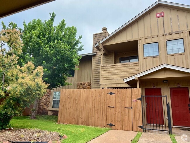 Building Photo - ?Cute Upstairs Condo Near Quail Springs Ma... Unit 16C
