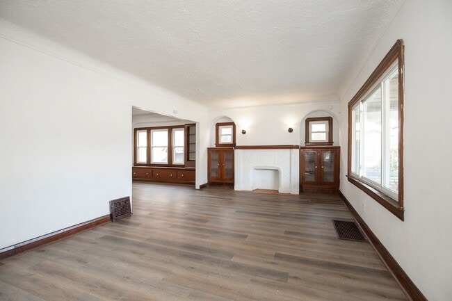 Building Photo - 4772 E 90th St Unit Up