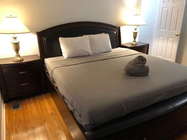 Deluxe king memory foam bed with two dressers and tons of storage space! - 8315 Karam Blvd Condo Unit 8315