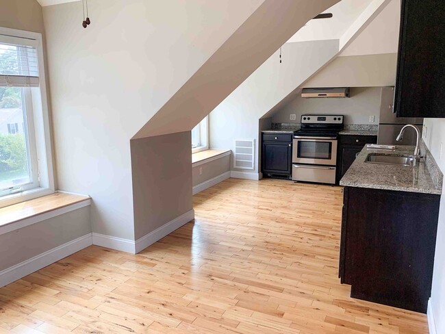 Building Photo - 126 King St Unit 3L