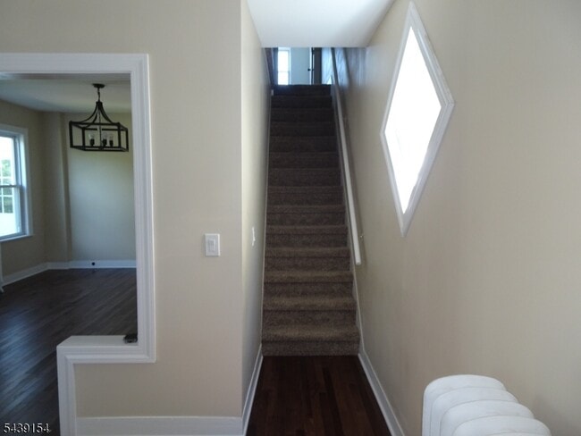 Photo - 689 Sayre Ave