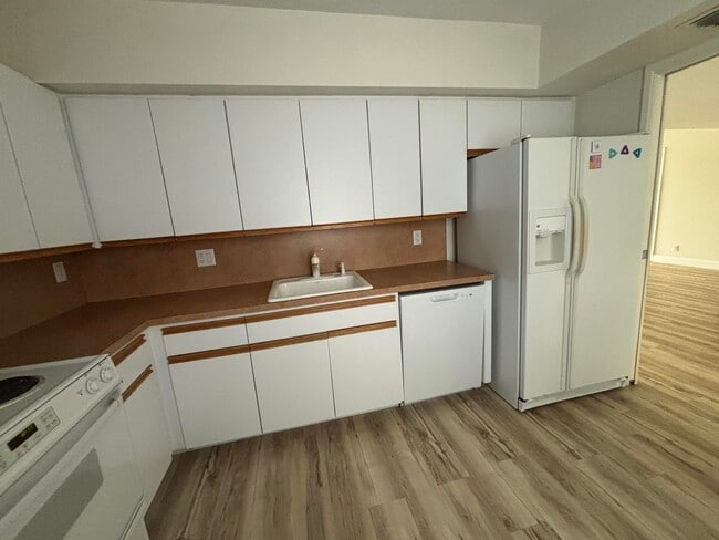 Photo - 555 Oaks Ln Unit 309