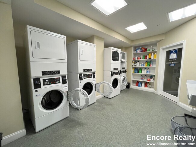 Building Photo - 1 Chauncy St Unit 3-14