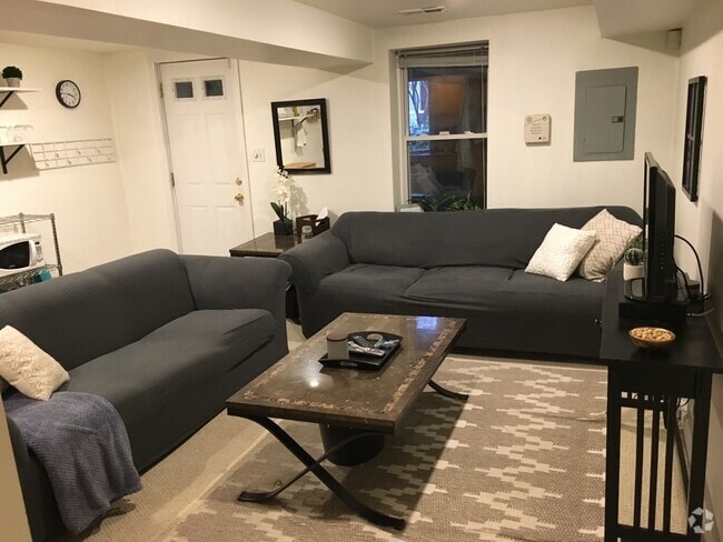 Building Photo - 1830 Ontario Pl NW Unit Apt B