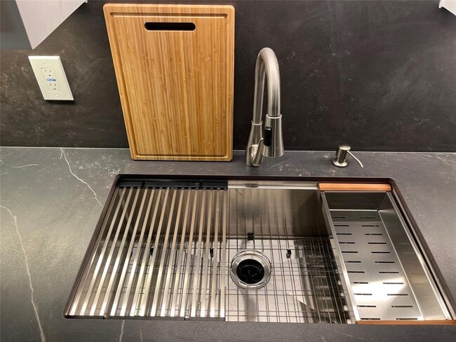 Photo - 5604 Woodrow Ave Unit 12