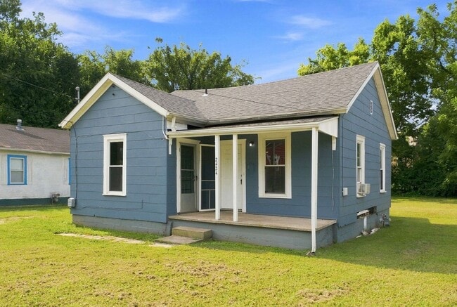 2424 W Elm St