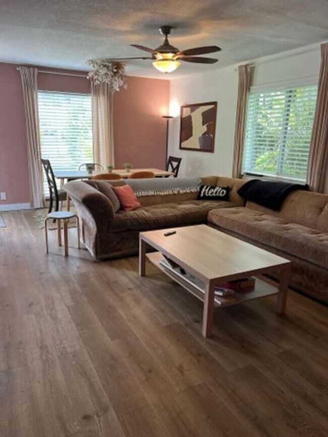 Photo - 923 Orange Isle