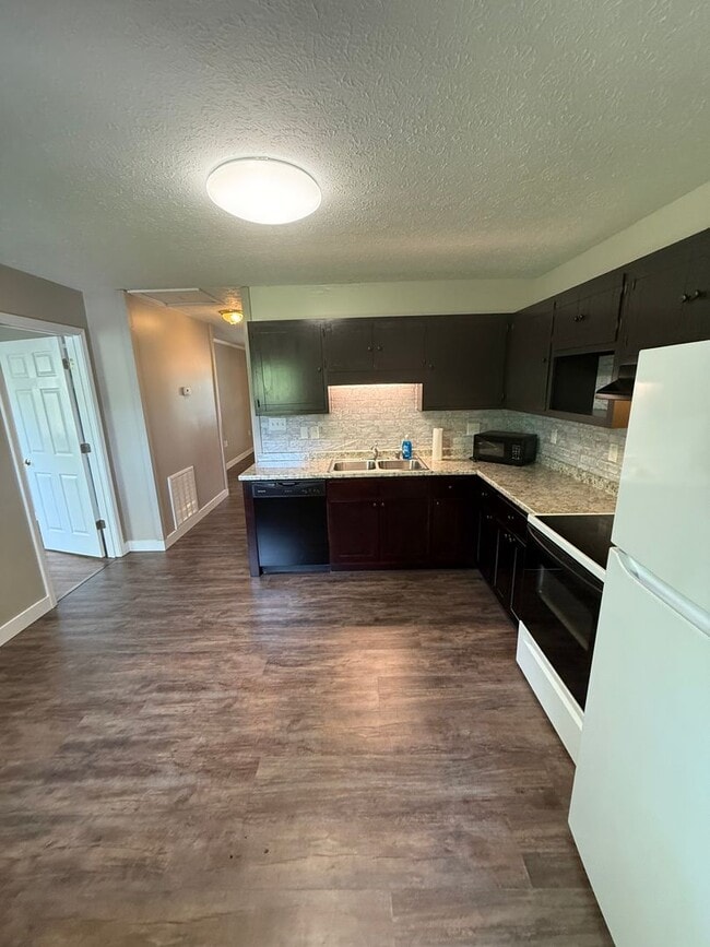 Photo - 264 Peterson Ave Unidad B