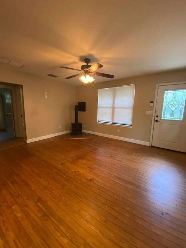 Photo - Beautifully Updated 2/2 house!