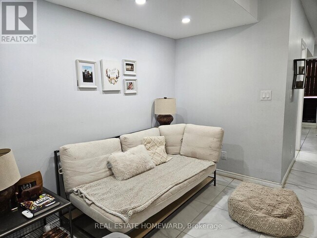 Photo - 141 Coxwell Ave