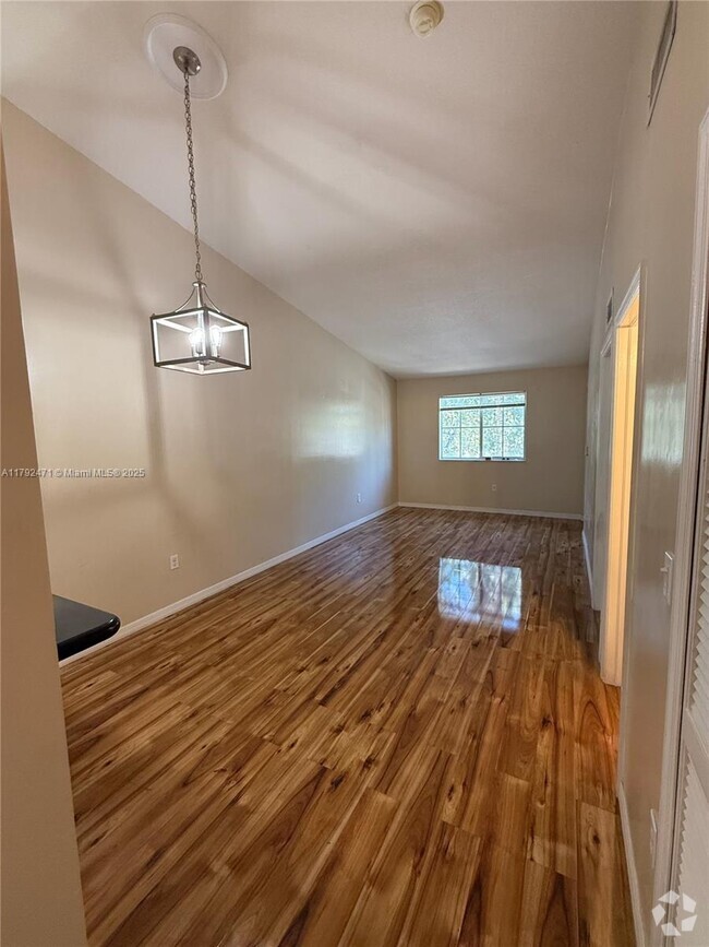 Building Photo - 1300 SE 29th St Unit 205 Rental