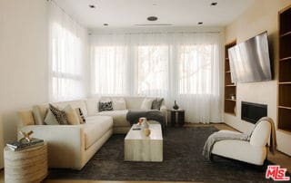 Photo - 13331 Mulholland Dr