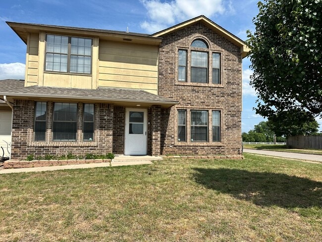 Charming 3 Bed, 2 Bath 2-Story Home in Moore! - Charming 3 Bed, 2 Bath 2-Story Home in Moore!