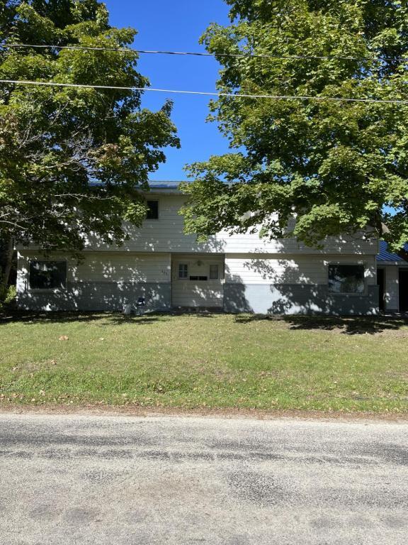 Photo - 205 9th St NE House