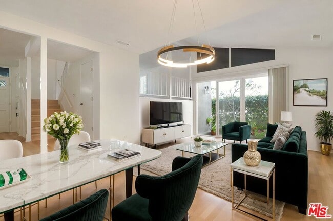 Building Photo - 1134 23rd St Unit 1