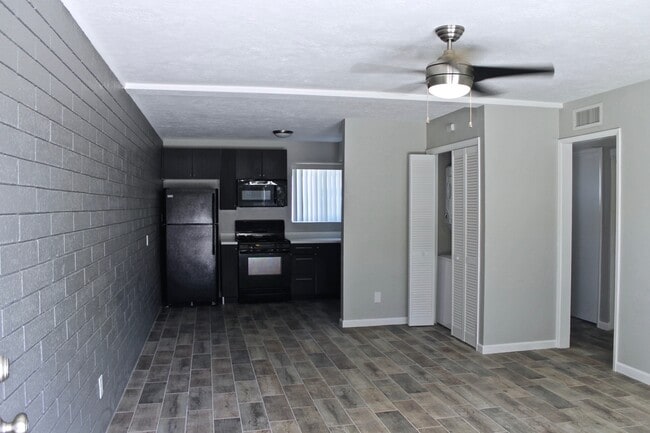 Photo - 326 West Earll Drive NEW