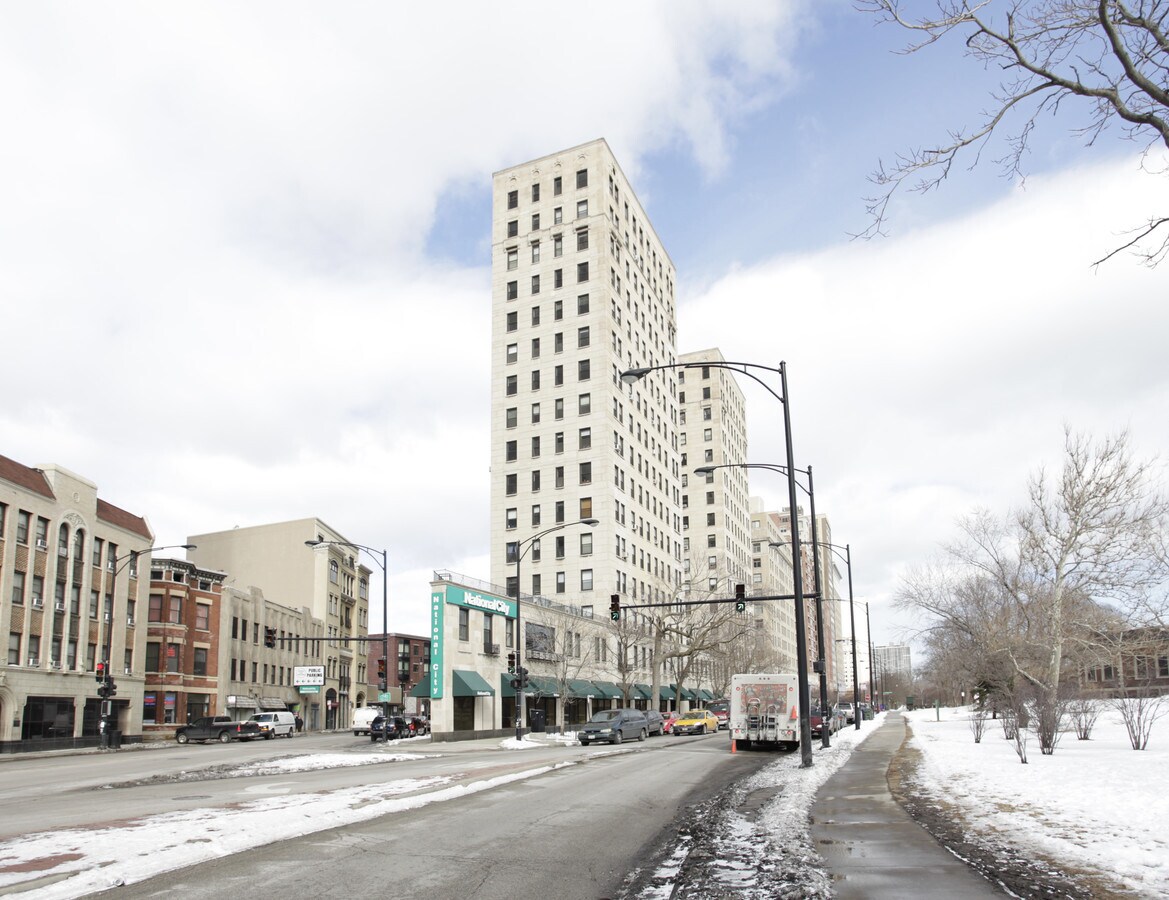 Photo - 2000 N Lincoln Park W